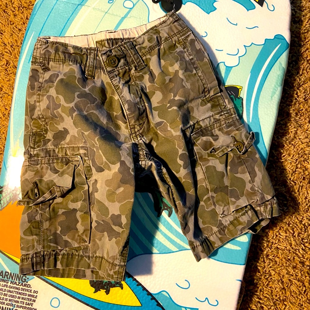 Boys GAP camo cargo shorts